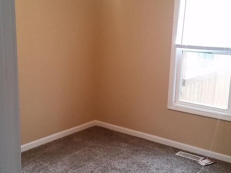 2nd image of 715 15th St SE