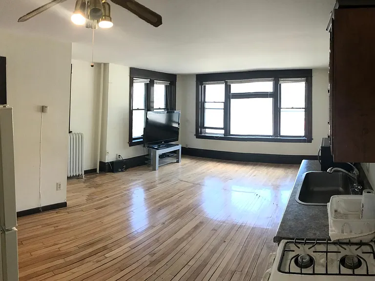 2530 Dupont Ave S #101 — Photo 1