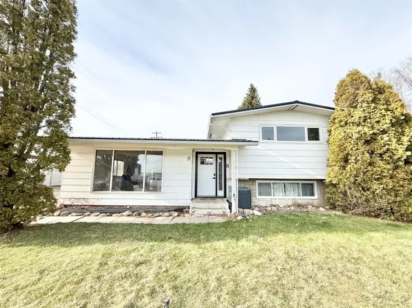8 S 9th Ave W, Brooks, AB T1R 0N4