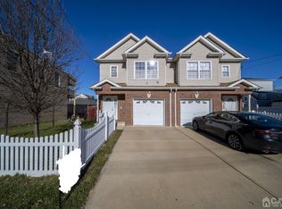 65 Union St, Carteret, NJ 07008