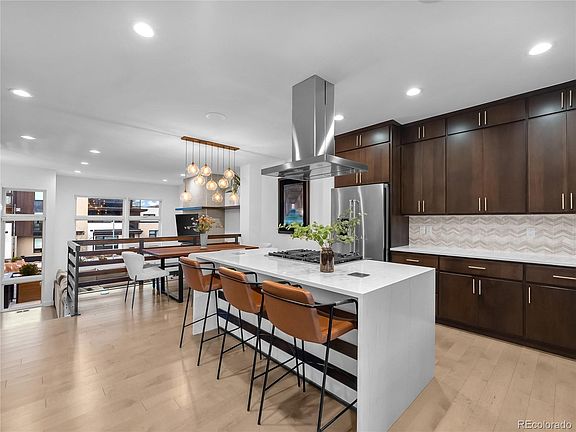 3rd image of 6868 E Lowry Boulevard