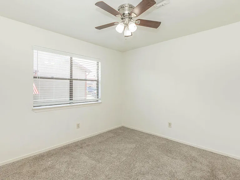 REGENCY PLACE APARTMENTS — Photo 23