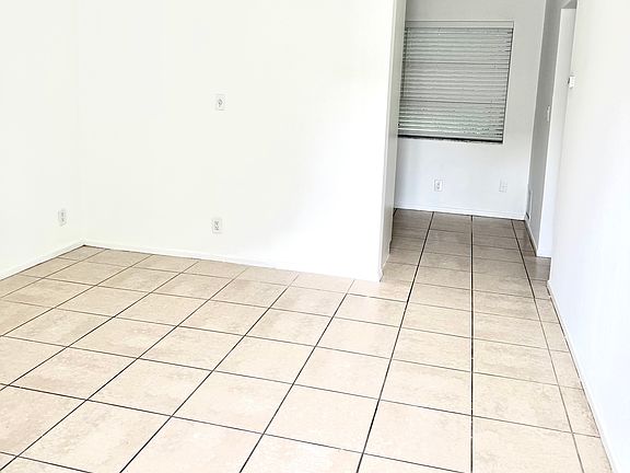 4th image of 800 SE 16th St #3