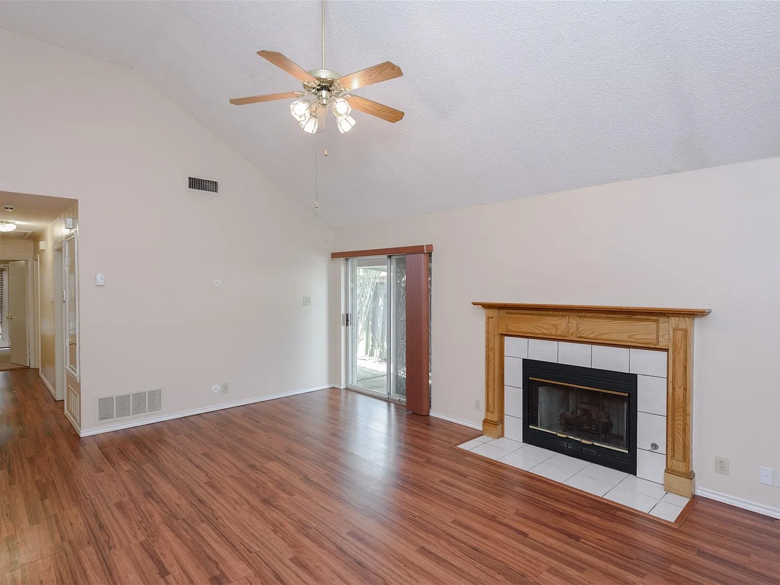 3 bed, 1182 sqft, $1,800 — Photo 4