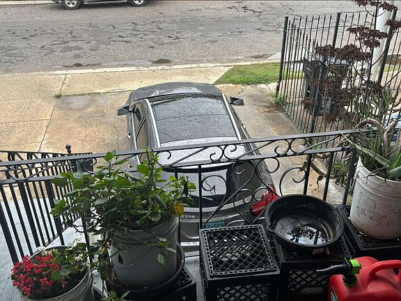 Parking spot in front of the house.