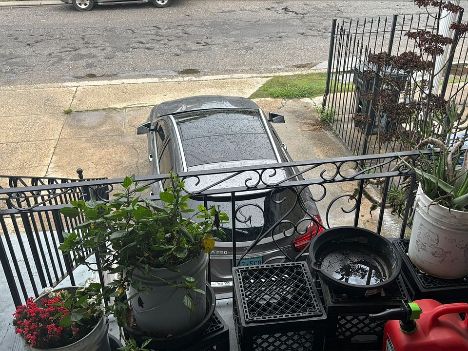 Parking spot in front of the house.