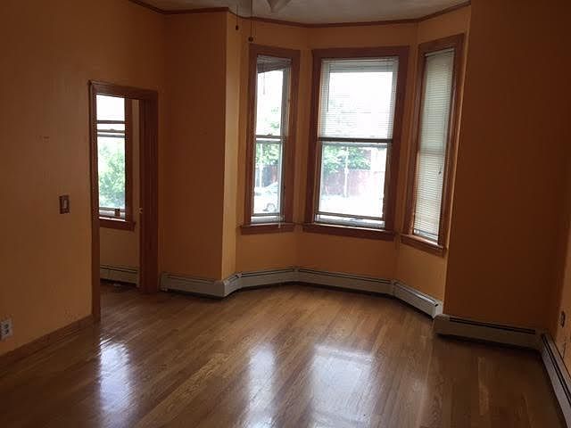 2nd image of 37 Bennington St #002