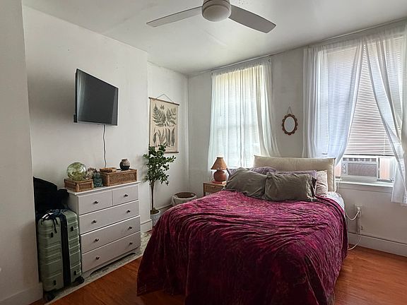 2nd image of 455 Pearl St #2