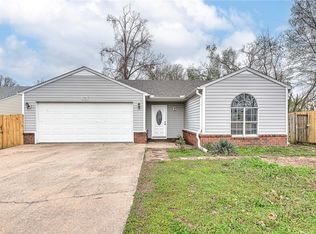 2910 NE 16th St, Bentonville, AR 72712