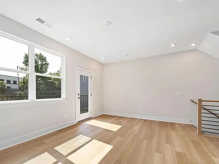 1544 Levy Way — Photo 8