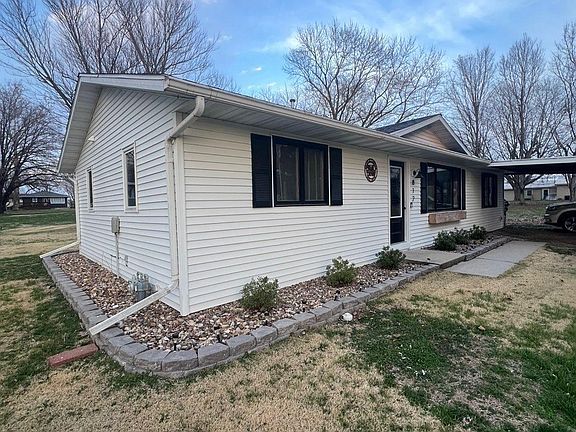 3rd image of 812 Pearson Dr