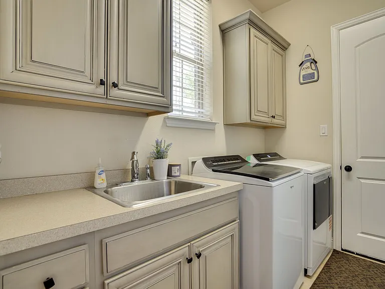 1604 Woodrose Ct — Photo 38