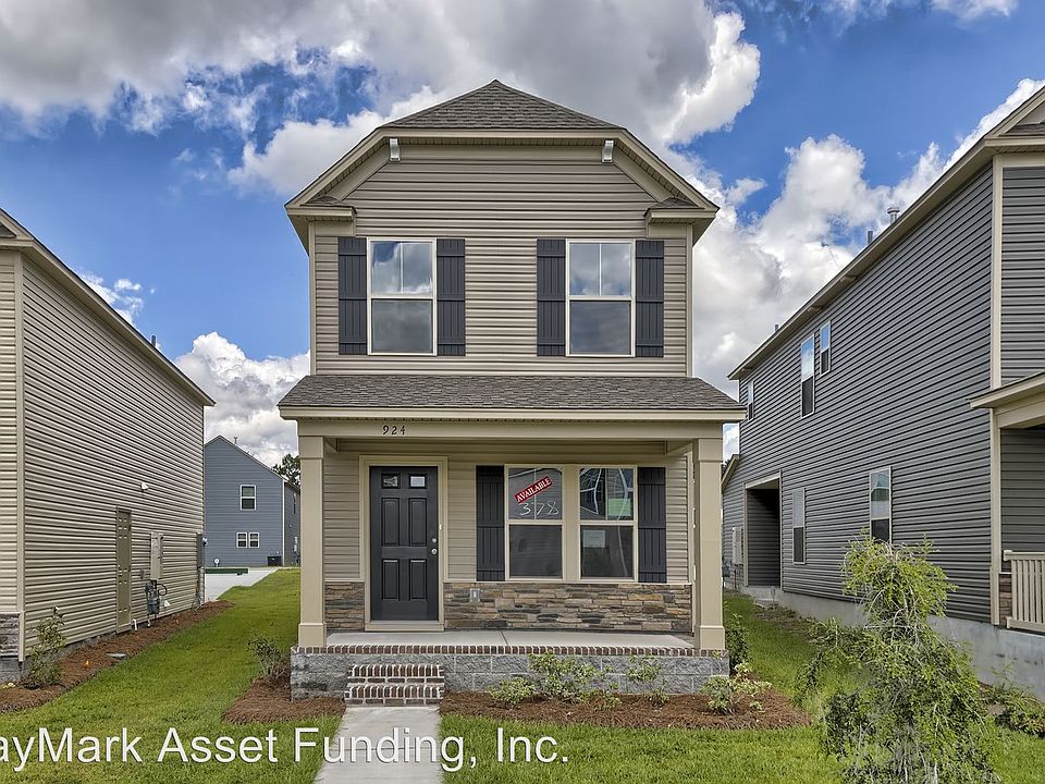 1st image of 939 Yarrow Ln