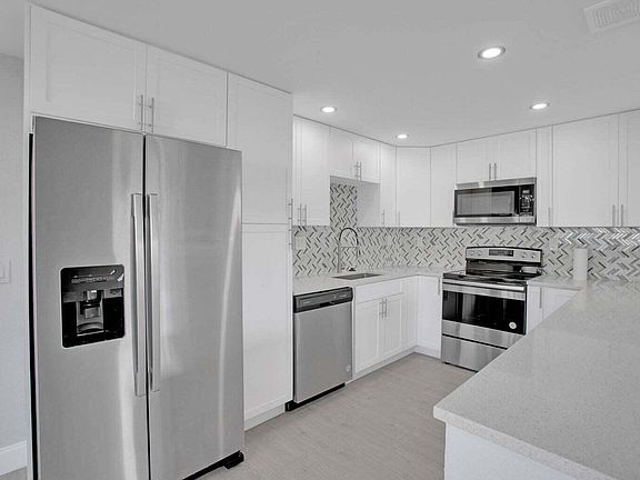 4th image of 15036 Ashland Lane #67