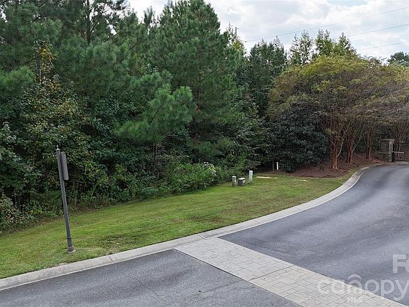 4th image of 8335 Victoria Lake Dr