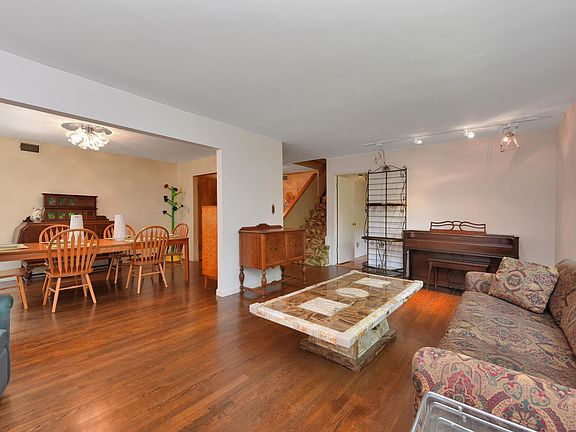 3rd image of 8 Sea Gull Ln