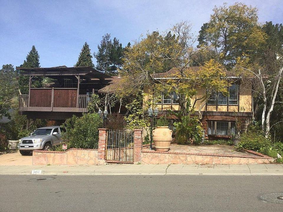 front deck to left creates a covered carport in the drive way in front of the 2 car garage