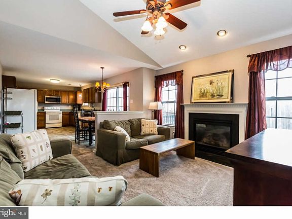 3rd image of 106 Oakmont Dr