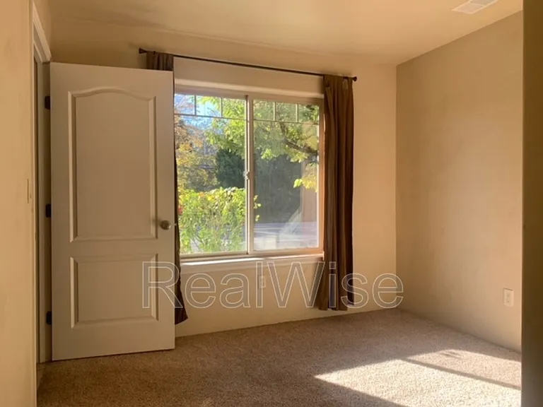 205 Classick Dr — Photo 7
