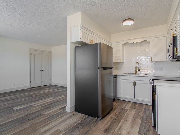 5th image of 615 S Hayes St #1