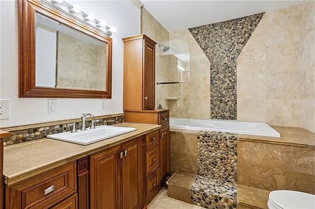661 E William David Pkwy — Photo 16