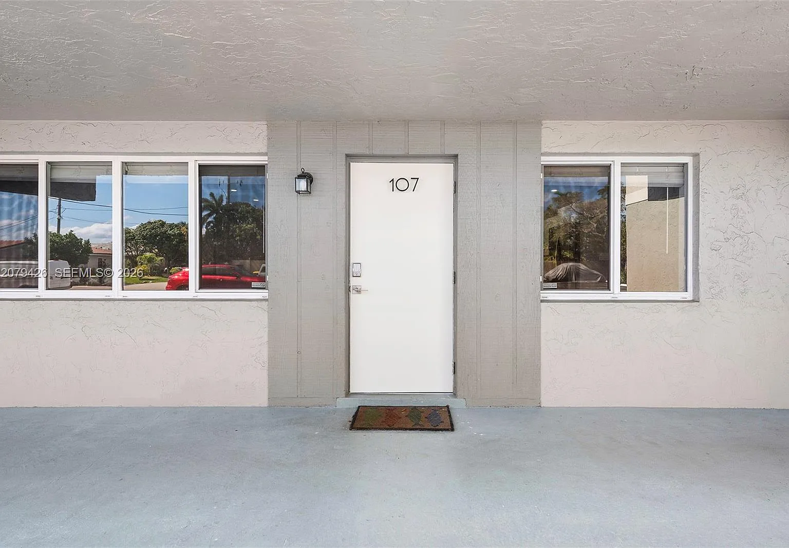Coral Point Condominium — Photo 1
