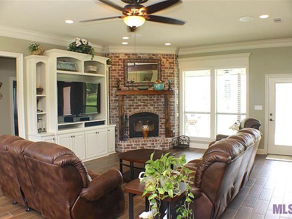 5th image of 219 Lakeshore Dr
