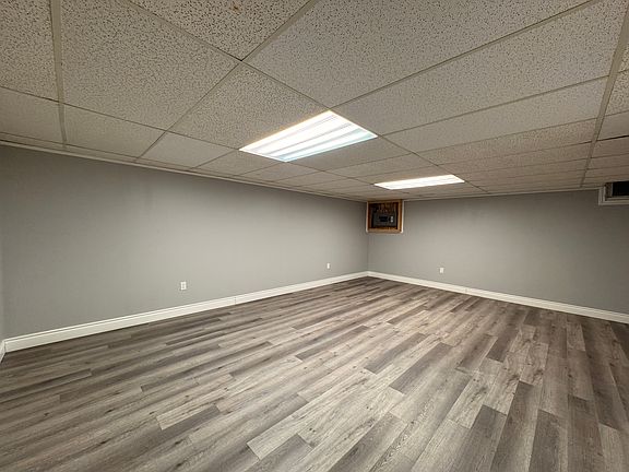 3rd image of 133 Sekura Cres #20