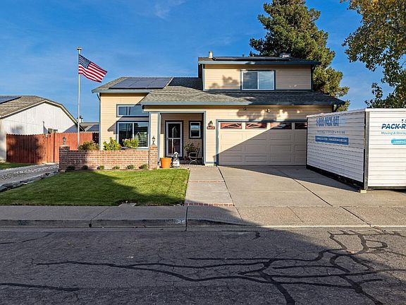 3rd image of 803 Tulare Circle