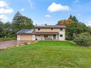 W292S2811 Cambrian Rdg, Waukesha, WI 53188