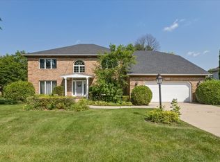 1055 Knollwood Ln, West Chicago, IL 60185