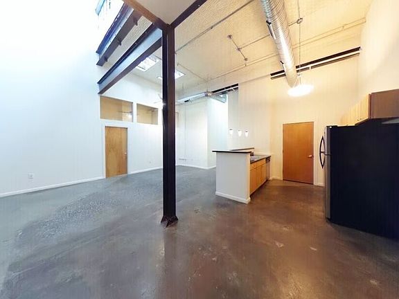 4th image of 1011 W Marshall St #129