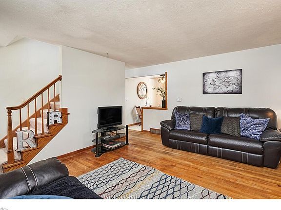 4th image of 450 Loomis Ave