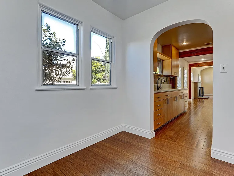 15340 Cohasset St — Photo 12