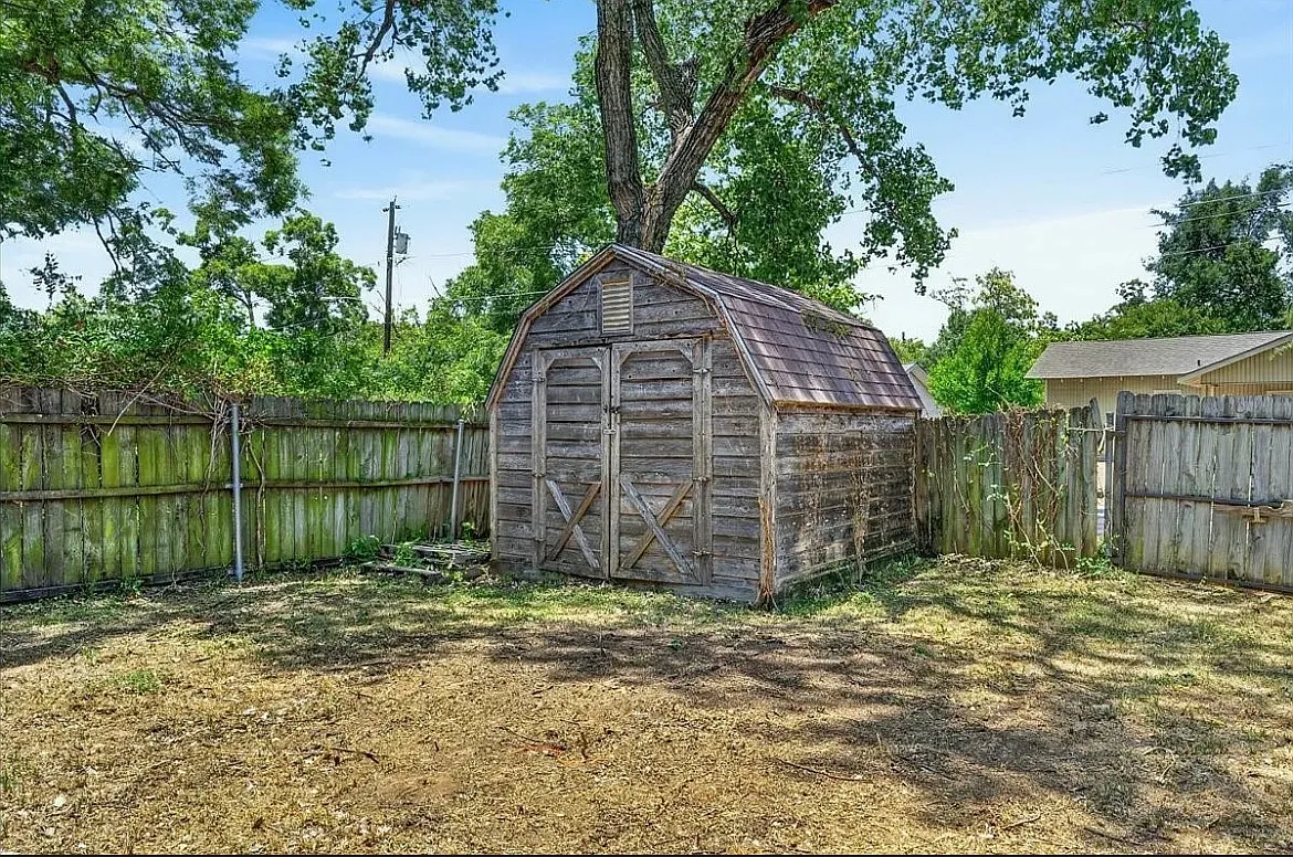 3 bed, 1232 sqft, $1,800 — Photo 3
