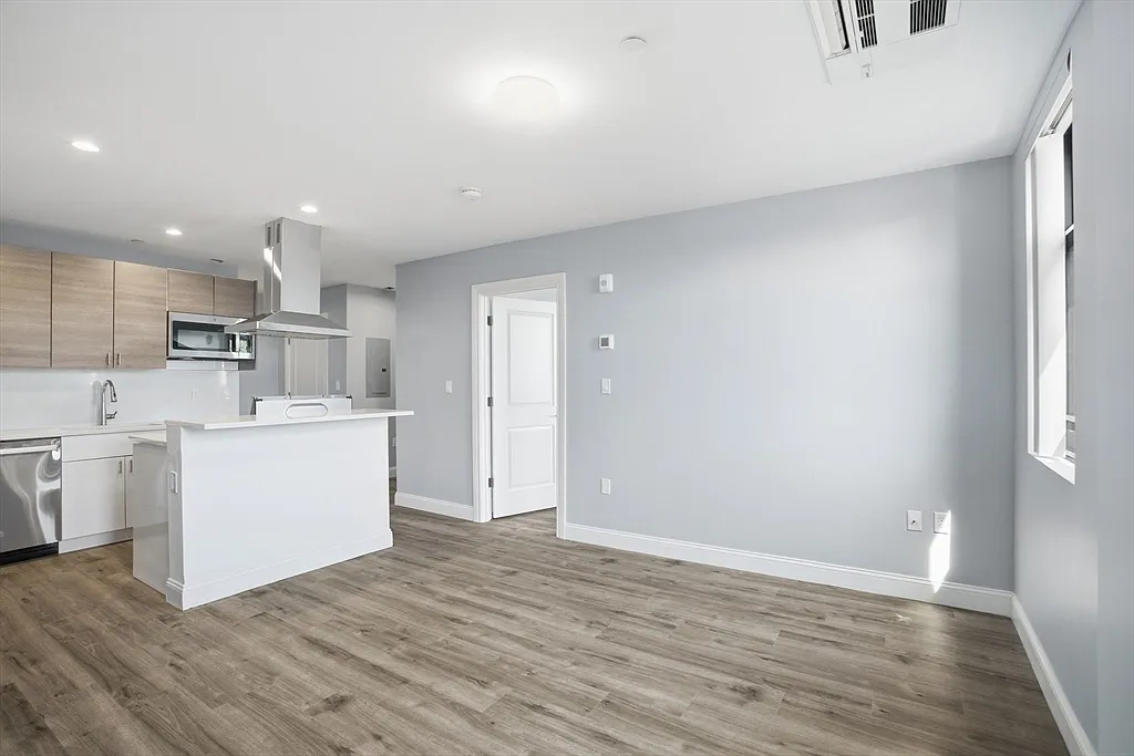 1 bed, 1.0 bath, 558 sqft, $2,875 — Photo 1