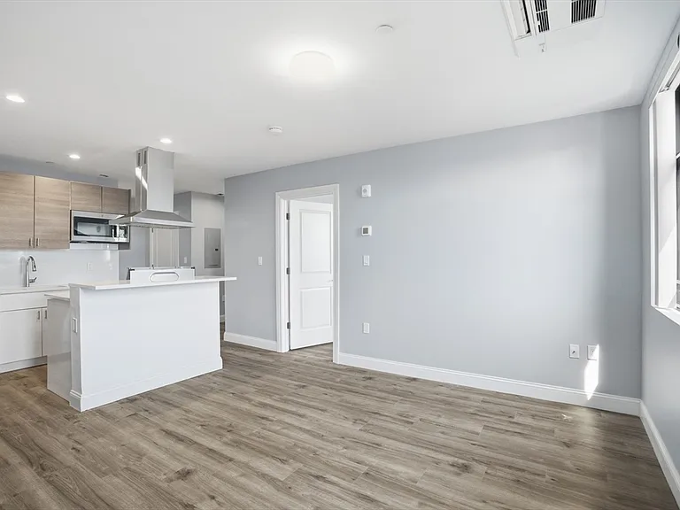 632 Centre St #305 — Photo 1