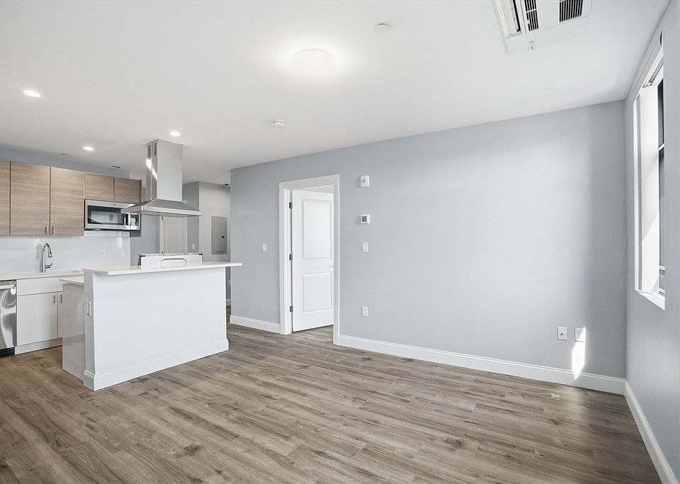 1st image of 632 Centre St #305