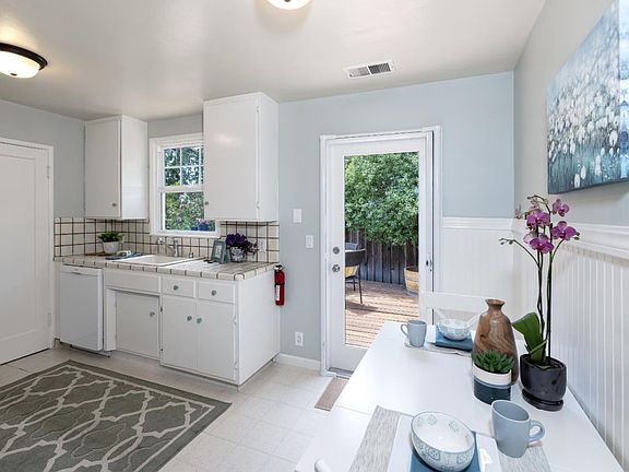 5th image of 121 Mesa Ln