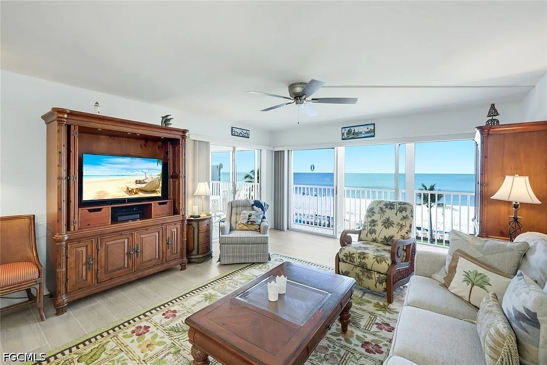 2 bed, 2.0 bath, 1029 sqft, $8,500 — Photo 3