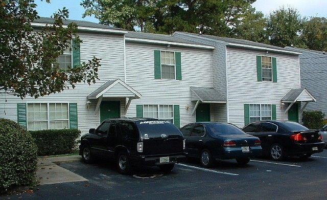 1st image of 215 Dixie Dr APT B