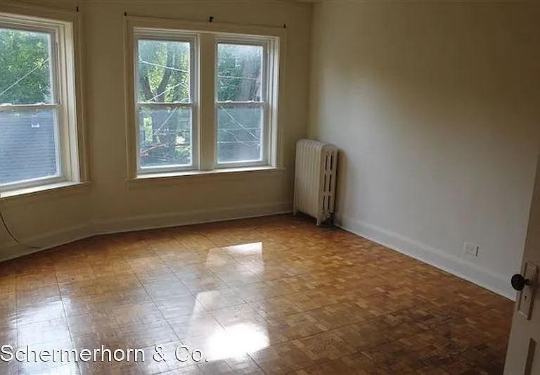 816 Simpson St — Photo 3