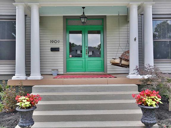 2nd image of 1909 Woodbourne Ave