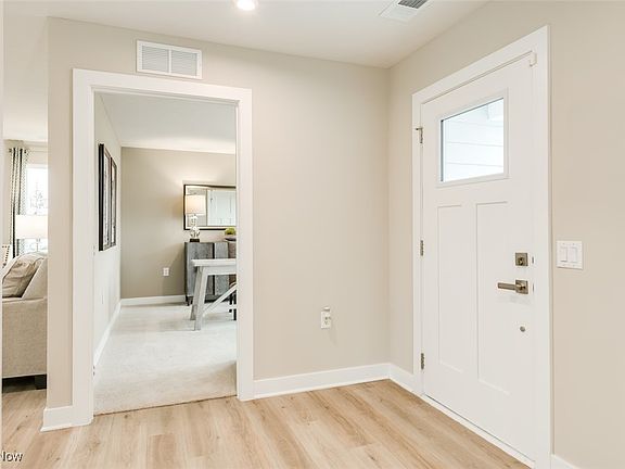 5th image of 250 Potomac Dr