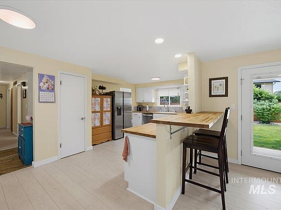 4th image of 5300 N Warrington Dr