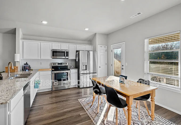 1121 E Sparrow Cir — Photo 6