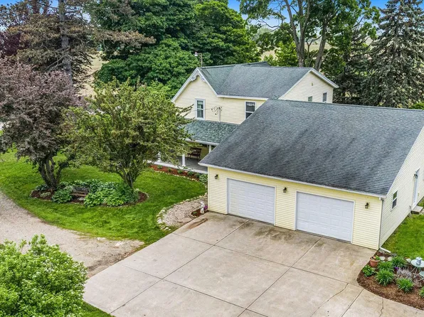 3983 Chickering Rd, Belding, MI 48809
