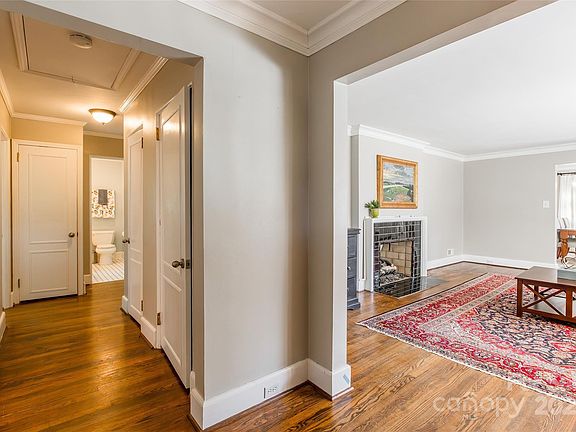 4th image of 1104 Evergreen Cir