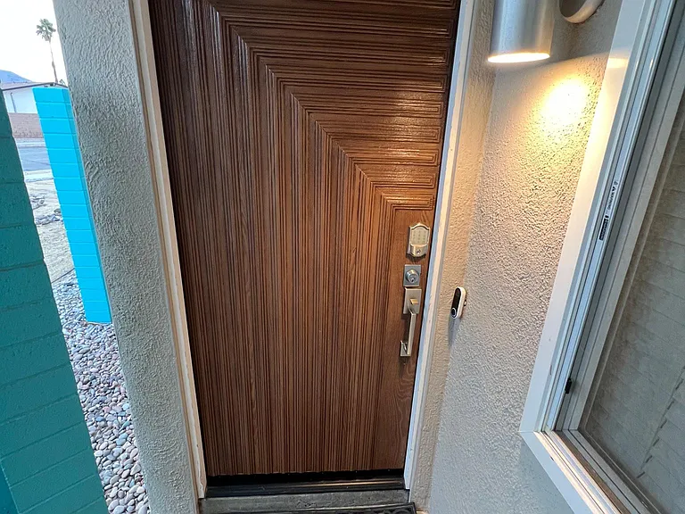 N Aurora Dr — Photo 33