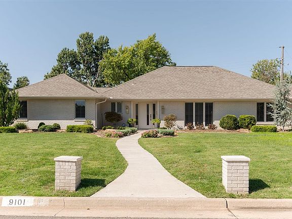 3rd image of 9101 Lakehurst Dr